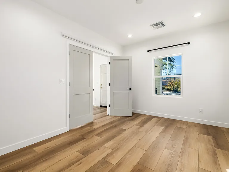 938 E Coronado Rd — Photo 52