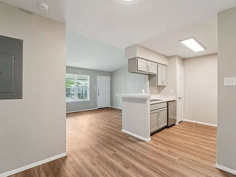 Crosby at Westchase Apartments — Photo 98