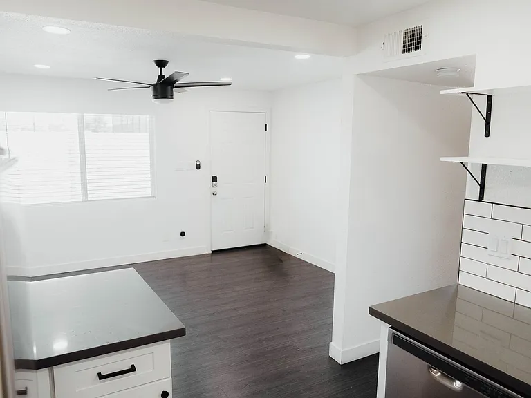 3808 E Polk St — Photo 28