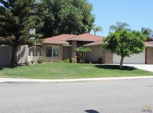 6800 Rolling Ridge Dr, Bakersfield, CA 93306