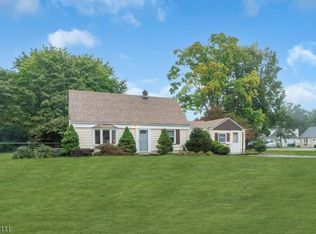 11 Village Rd, Pompton Plains, NJ 07444