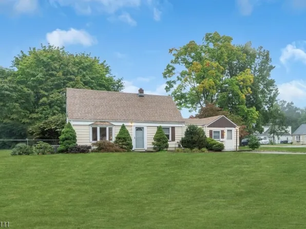 11 Village Rd, Pequannock Twp., NJ 07444