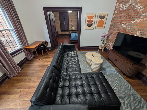 4th image of 838 S High St #1