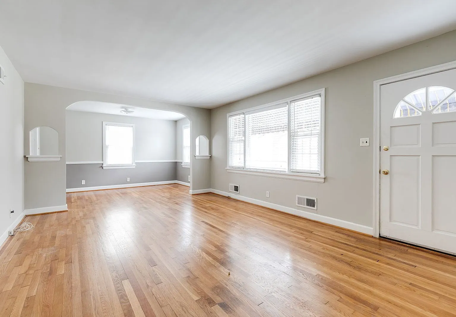 3 bed, 1.0 bath, 1191 sqft, $2,325 — Photo 4
