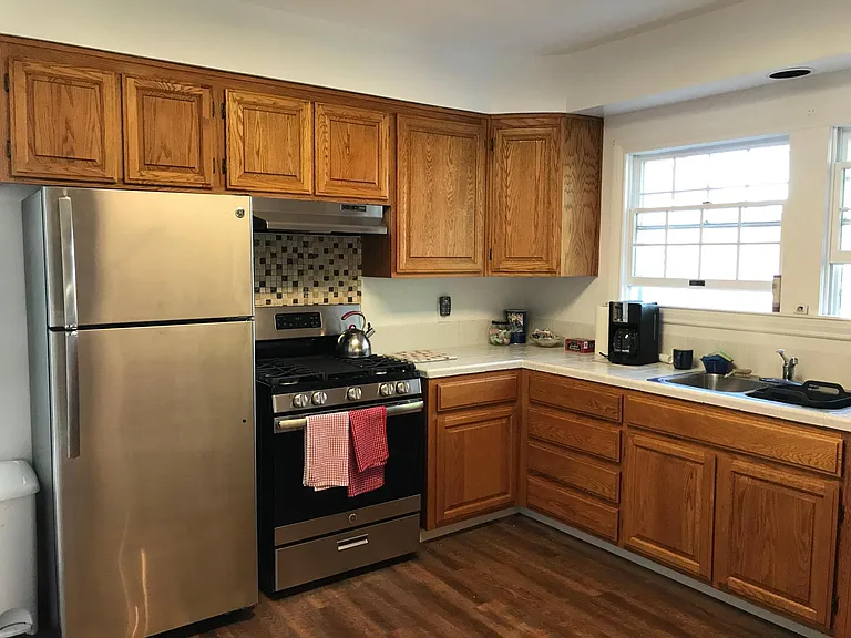 215 Foster St #A — Photo 10