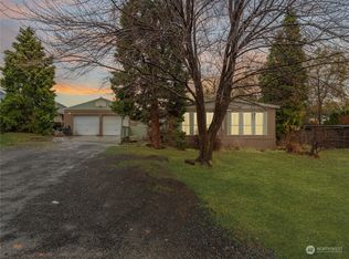 733 Highline Dr, East Wenatchee, WA 98802