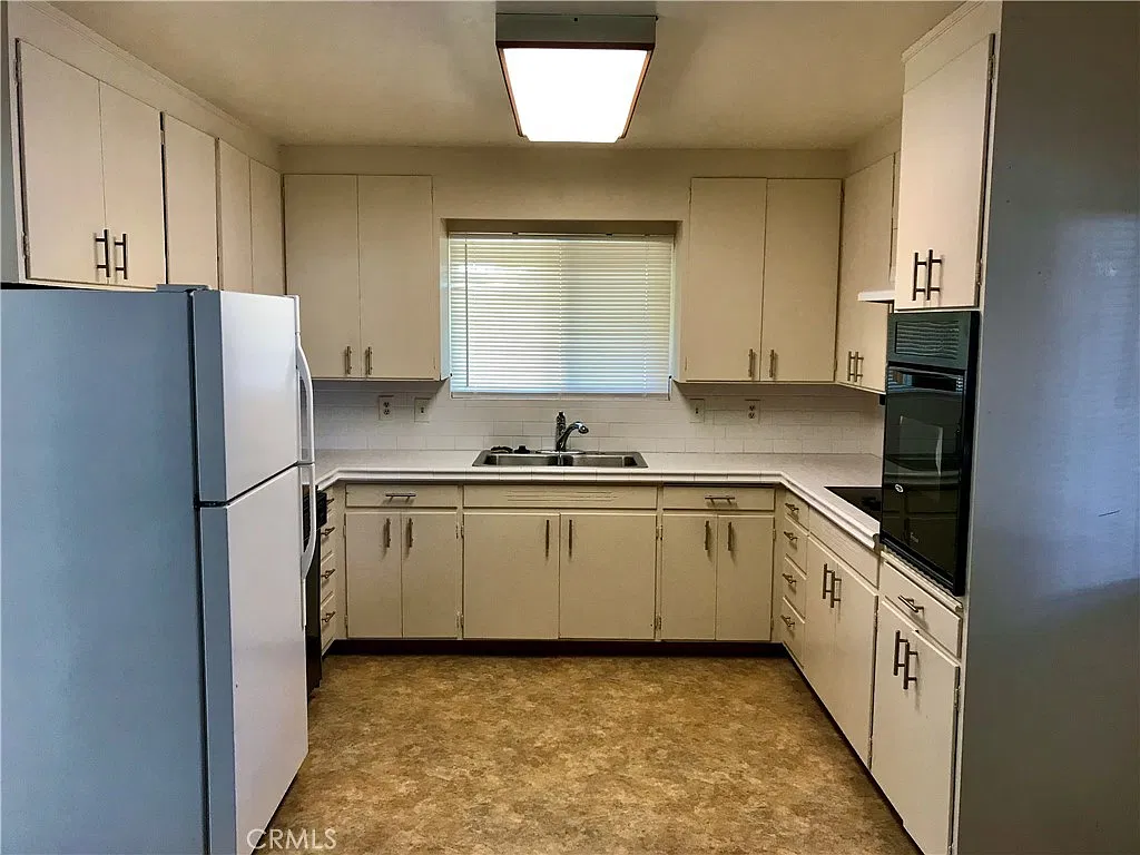 2 bed, 955 sqft, $1,800 — Photo 2