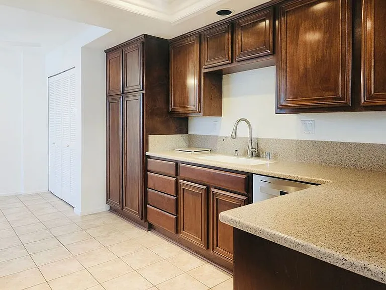 2275 Hawthorne Pl — Photo 11
