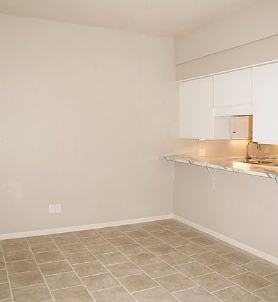 5th image of 107 Linda Ln Unit 102