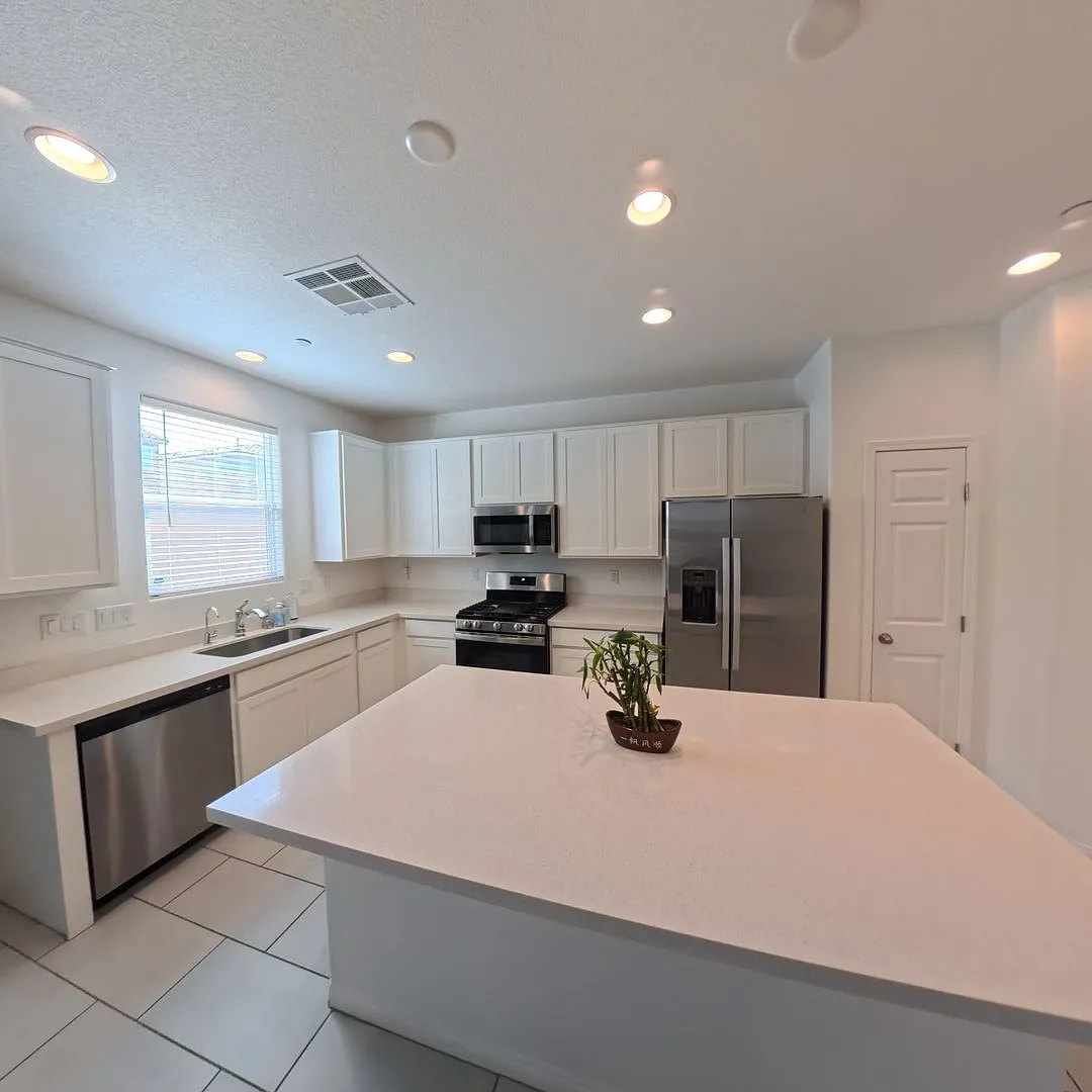 Las Vegas 3-Bed Home For Rent. — Photo 2