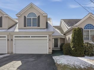 32 Edmonds Cir Unit 32, Whitinsville, MA 01588