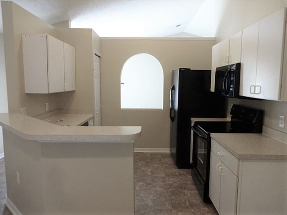 3rd image of 5583 Oak Crossing Ct