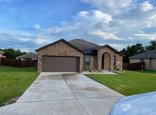 450 Collin St, Nevada, TX 75173
