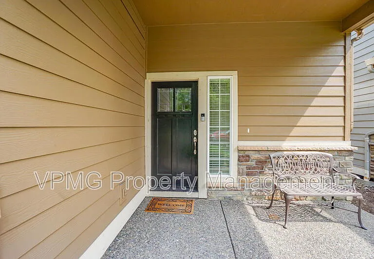 1403 SE 194th Pl — Photo 4