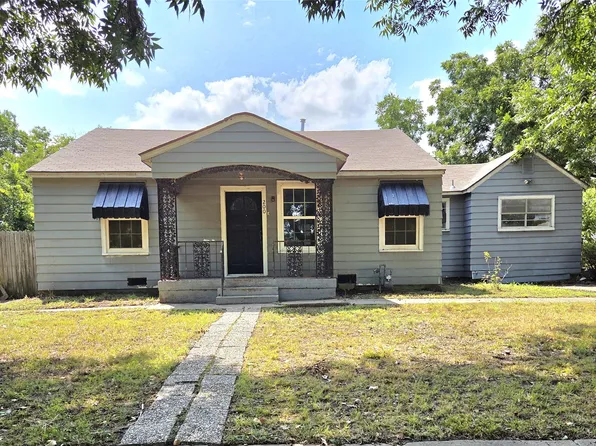 200 S Preston St, Wolfe City, TX 75496