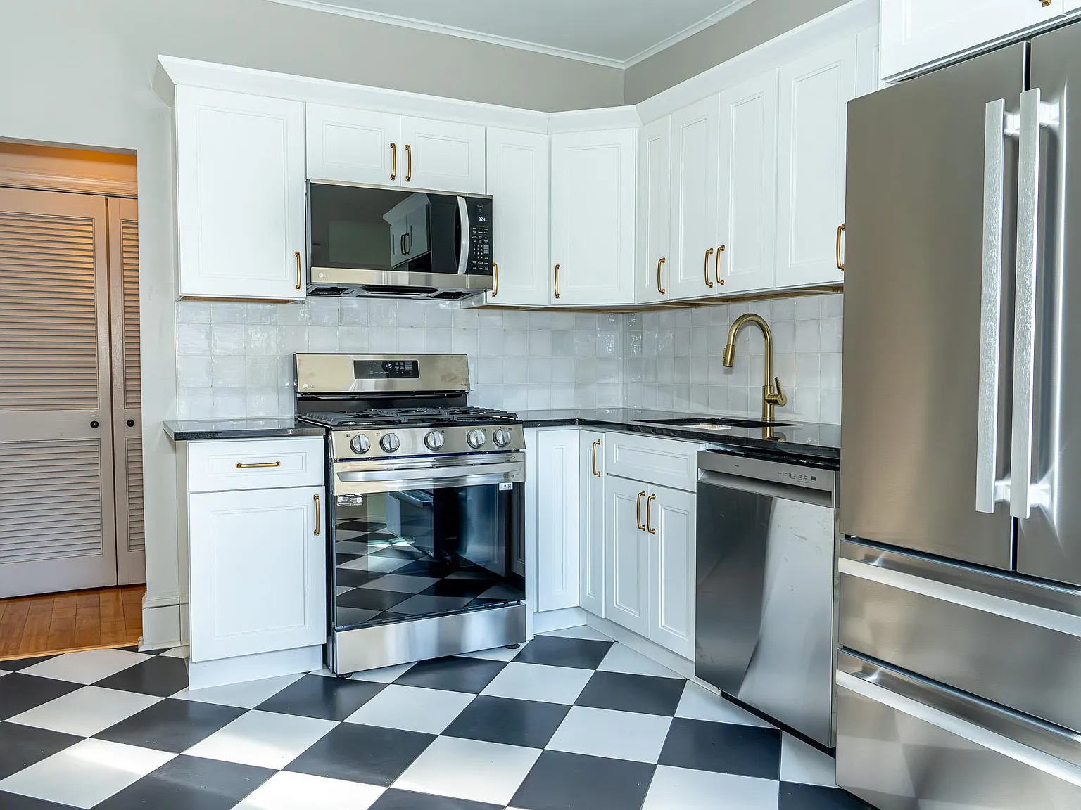 3 bed, 1750 sqft, $3,750 — Photo 2
