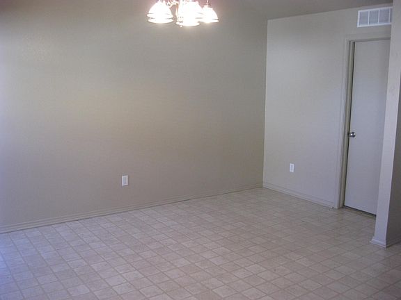 3rd image of 2513 Dayflower Ln