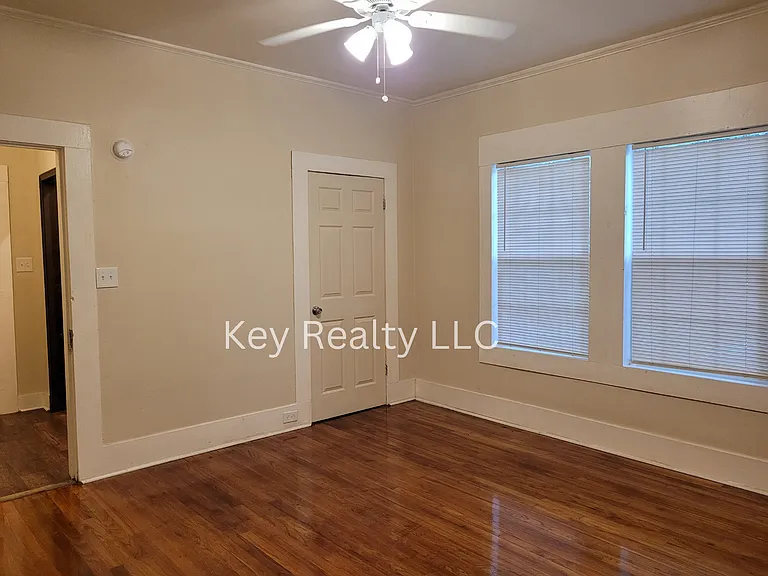 2315 Elliott St — Photo 6
