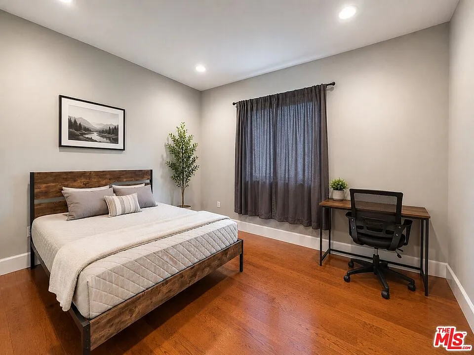 5 bed, 5.0 bath, 1400 sqft, $5,950 — Photo 3