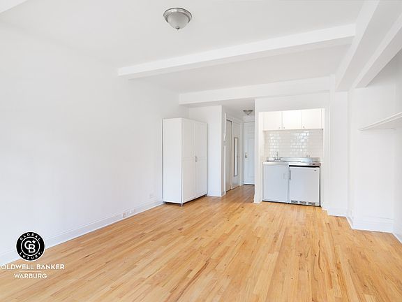 3rd image of 320 E 42nd St APT 1212