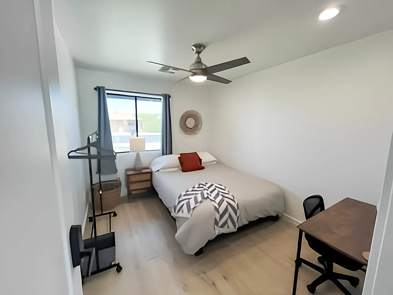 4 bed, 2.0 bath, 1400 sqft, $1,027 — Photo 1