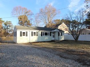 10 Hideaway Ln, Wareham, MA 02571