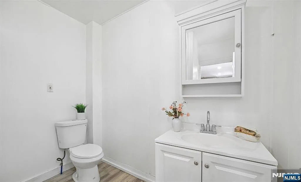 2 bed, 1.0 bath, $2,300 — Photo 4