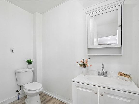 4th image of 7 Belle Ave 1