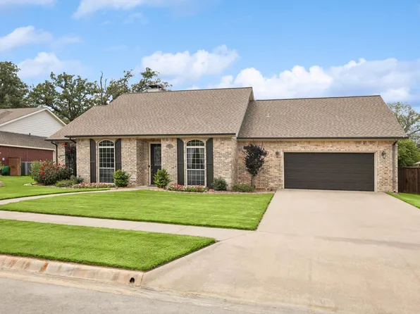 1055 Paige St, Aubrey, TX 76227