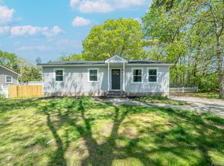 23 Wheat Path Rd W, Mount Sinai, NY 11766