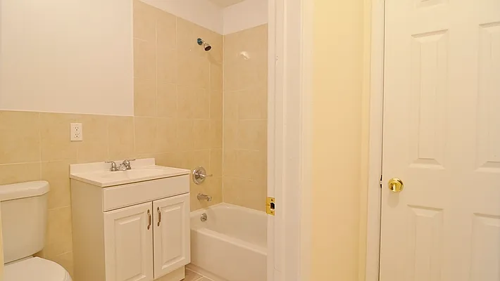 Rented by Park Property Advisors | media 20