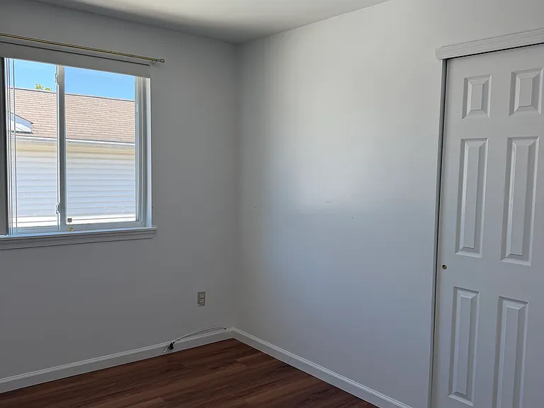 144 Graham Ave #2F — Photo 6