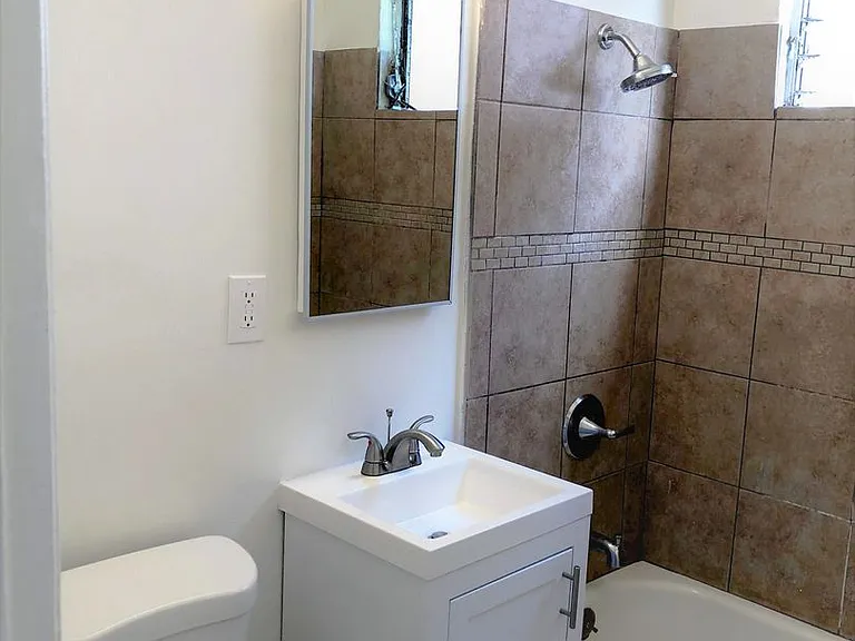 1546 S Gramercy Pl #6 — Photo 5