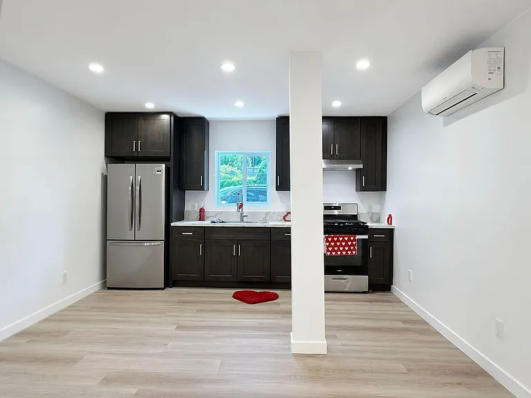 2247 Earl Ave — Photo 2