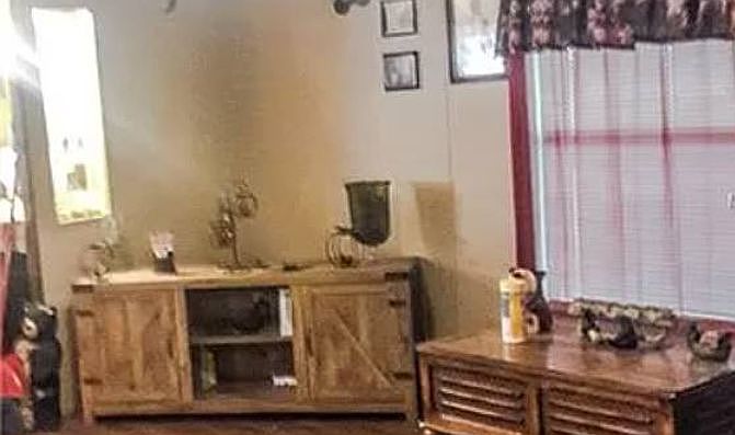 2nd image of 37321 Phelps Rd