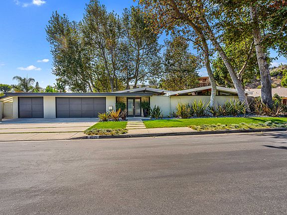 3rd image of 6225 Frondosa Dr