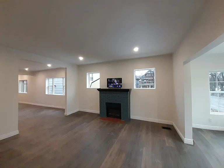 985 W Delavan Ave #1 — Photo 4