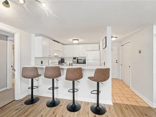 200 Woodlawn Ave APT 112, North Providence, RI 02904