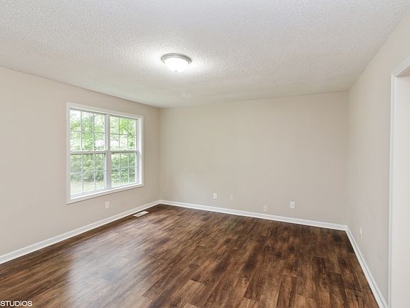 3rd image of 119 Eastview Dr