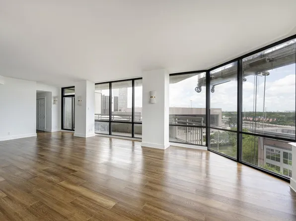 15 Greenway Plz Unit 8G, Houston, TX 77046
