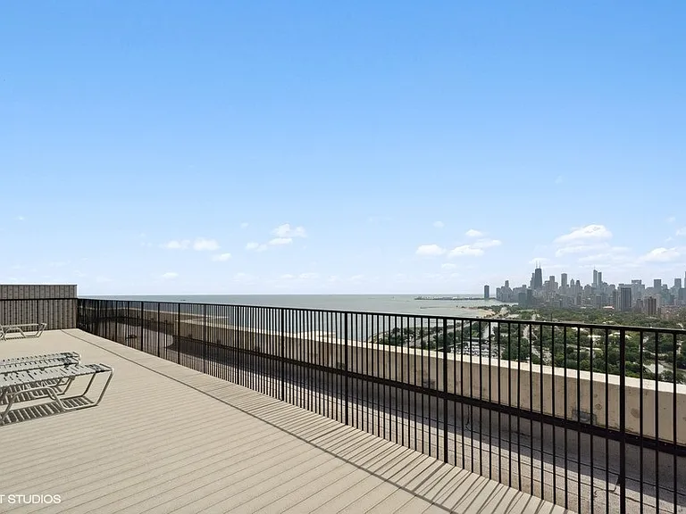 Rooftop Sundeck