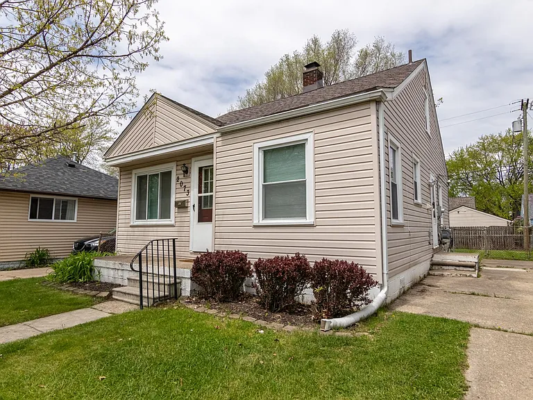 2073 Garfield St — Photo 13