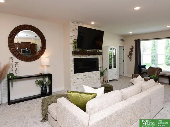 8202 N 172nd St, Bennington, NE 68007