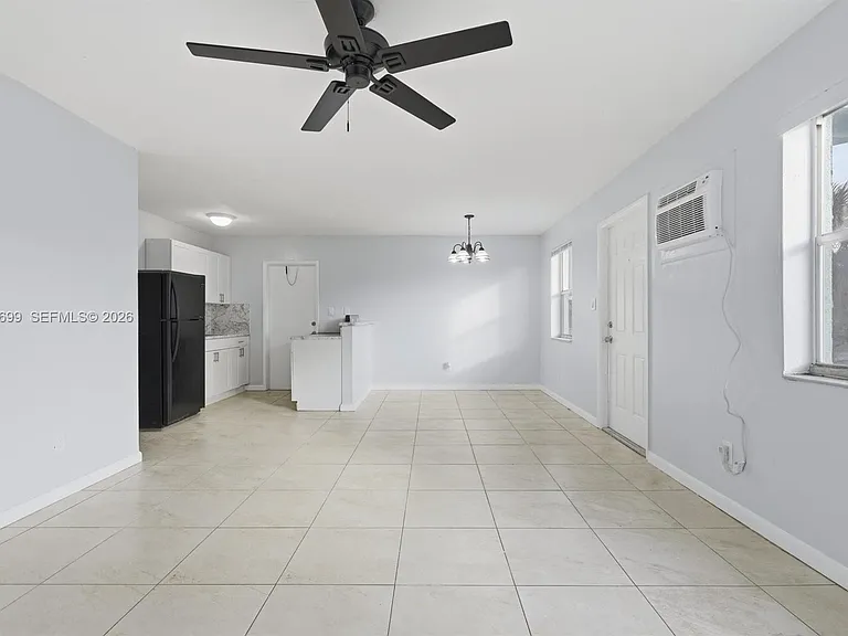 533 NW 15th Way — Photo 4