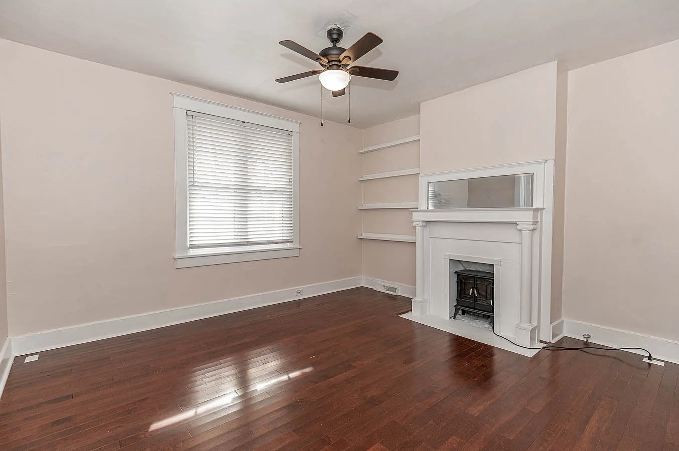 394 Ingomar St photo 1