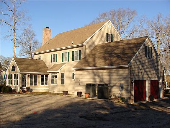 3rd image of 23048 Lakeview Dr