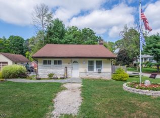 25 Chatham Rd, Hewitt, NJ 07421