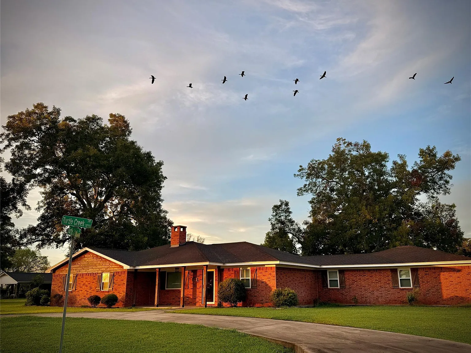 3 bed, 2.0 bath, 2095 sqft, $2,300 — Photo 1