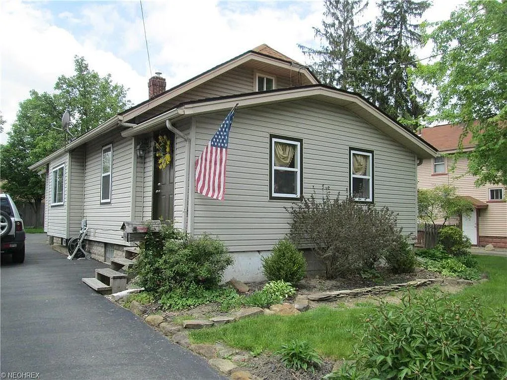 1266 Kenmore Ave SE photo 1