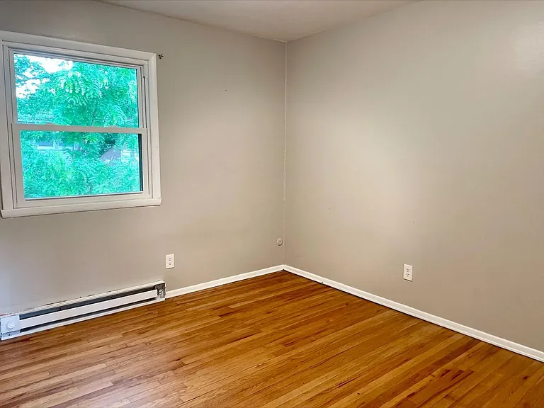 55 E York St — Photo 15
